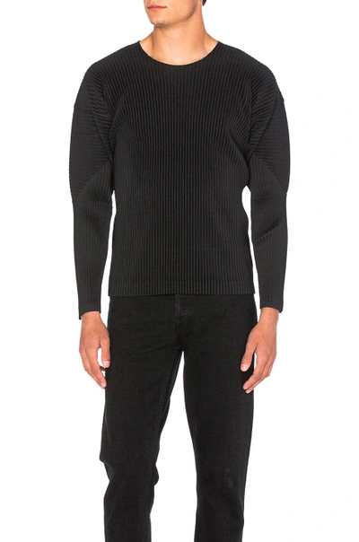 Issey Miyake Pleated Relaxed-fit Boat-neck Woven Top In Black
