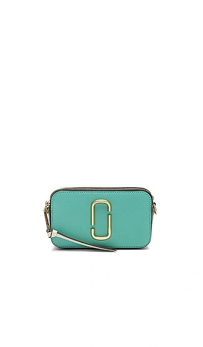 MARC JACOBS JELLY SNAPSHOT BAG IN TURQUOISE (TIFFANY BLUE).