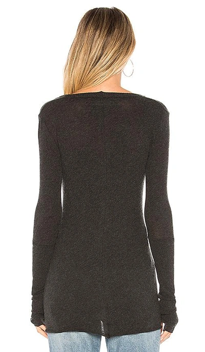Shop Enza Costa Cashmere Fitted Cuffed V Neck Sweater In Charcoal