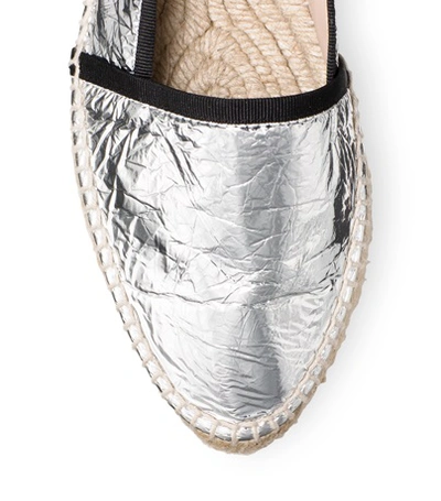 Shop Stuart Weitzman The Evon Flat In Argento Silver Crinkled Foil Leather