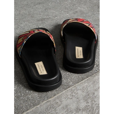 Burberry slides graffiti hotsell