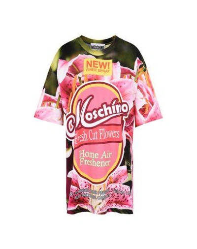 Shop Moschino Short Sleeve T-shirts In Fuchsia