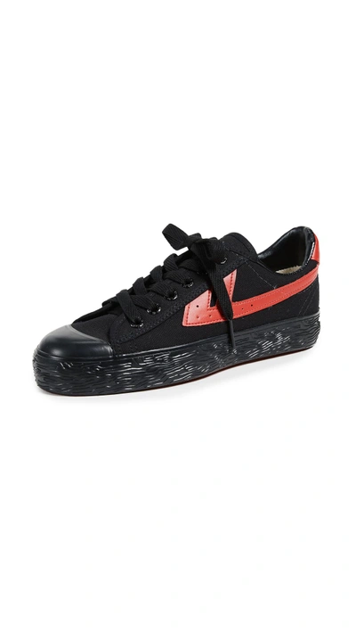 Shop Wos33 Classic Sneakers In Black/red