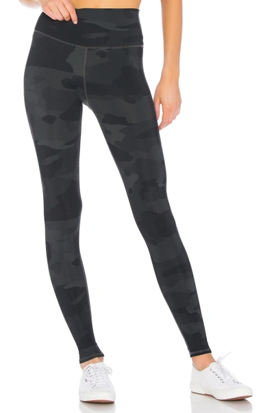Alo Yoga High-waist Camo Vapor Legging - Hunter Camouflage In Black