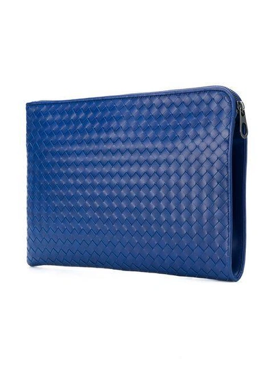 Shop Bottega Veneta Zipped Laptop Sleeve - Blue