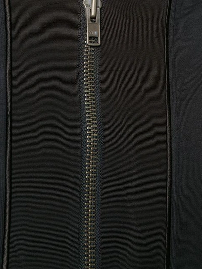 sleeveless zipped jacket