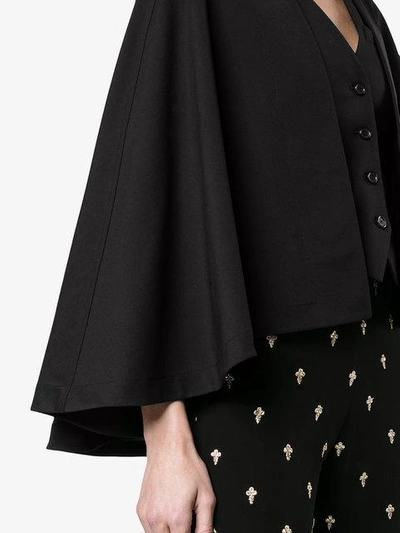 Shop Chloé Cape Im Lagen-look In Black