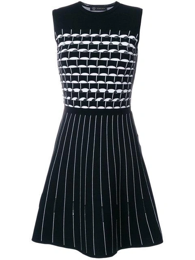 Shop Versace Geometric Patterned Dress - A2024 Nero/bianco