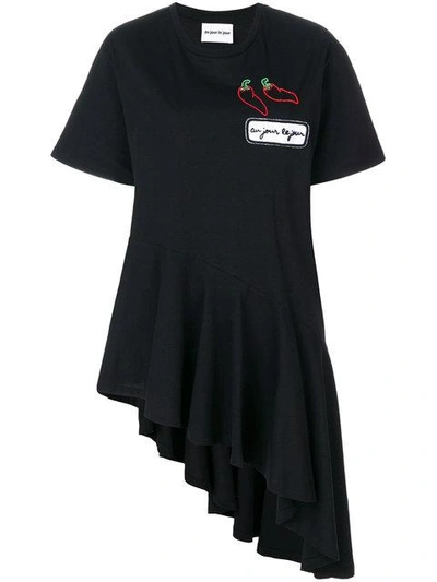 Shop Au Jour Le Jour Asymmetric Hem Patch T-shirt In Black