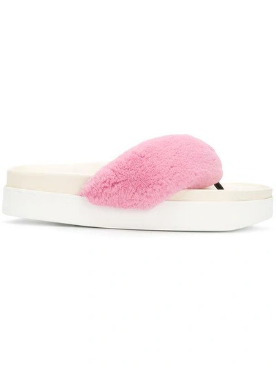 Shop Natasha Zinko Flip-flops Mit Pelzbesatz - Rosa In Pink