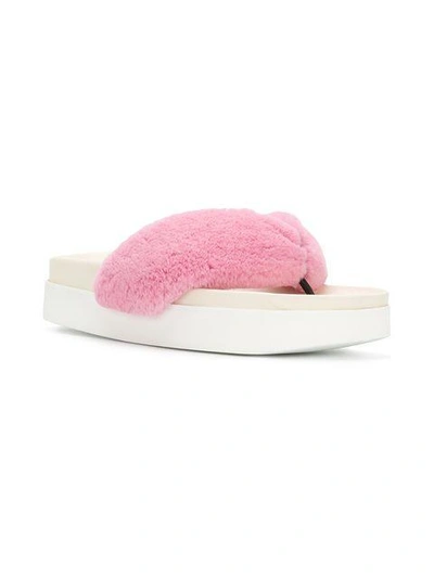 Shop Natasha Zinko Flip-flops Mit Pelzbesatz - Rosa In Pink