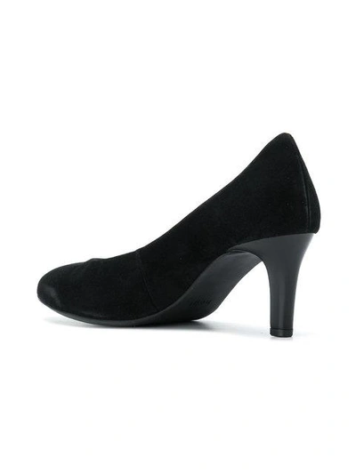 pointed heeled pumps