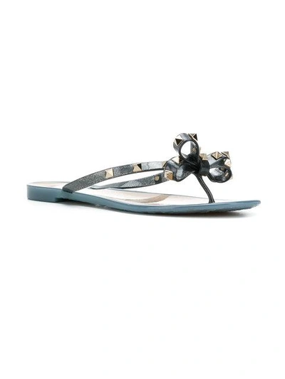 Shop Valentino Garavani Rockstud Bow Flip Flops - Blue