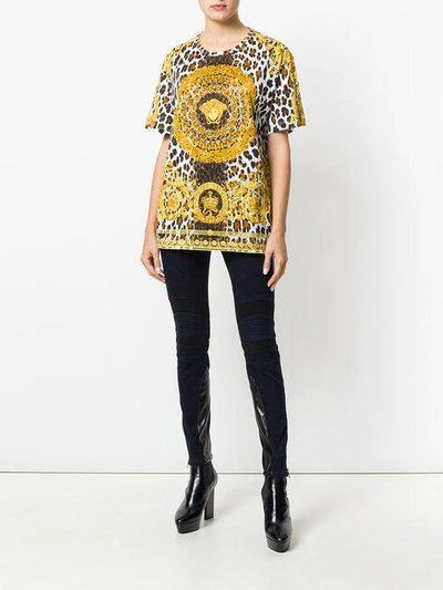 Shop Versace Wild Baroque Tribute T In A7900