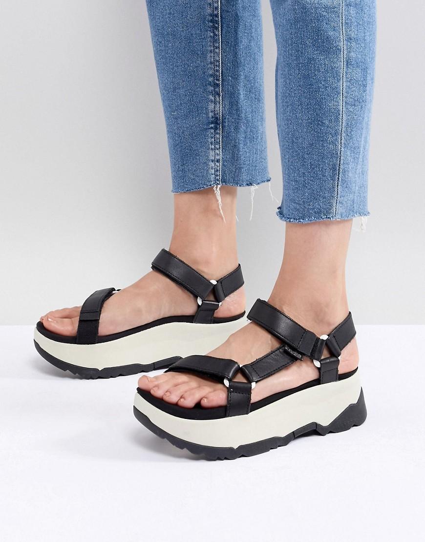 croc capri flip flops