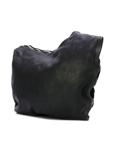 Guidi Zipped Messenger Bag In Black