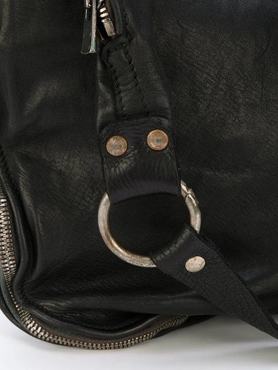 Guidi Zipped Messenger Bag In Black