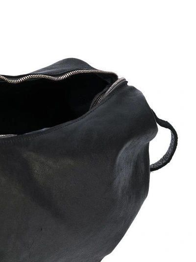 Guidi Zipped Messenger Bag In Black