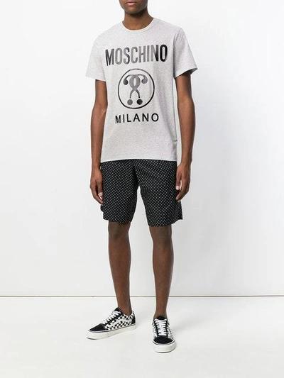 Shop Moschino T-shirt Mit Logo - Grau In Grey