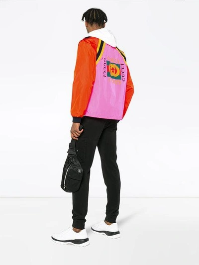 Shop Gucci Jacke Mit Logo-print In Pink