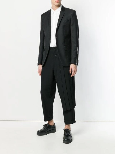 Shop Yohji Yamamoto Pleated-panel Cropped Trousers - Black