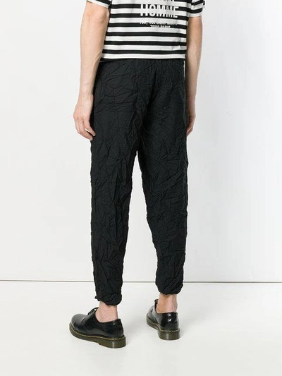 Shop Yohji Yamamoto Crinkled Tapered Cropped Trousers - Black