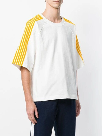 yellow striped sleeve T-shirt