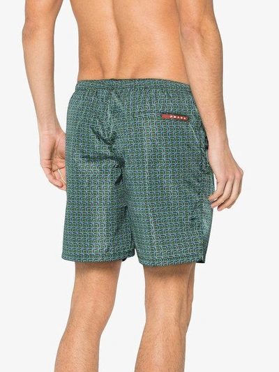 Shop Prada Badeshorts Mit Geometrischem Muster