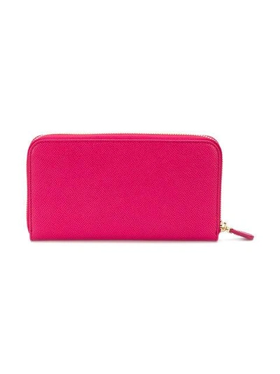 Shop Ferragamo Salvatore  Double Gancio Zipped Wallet - Pink
