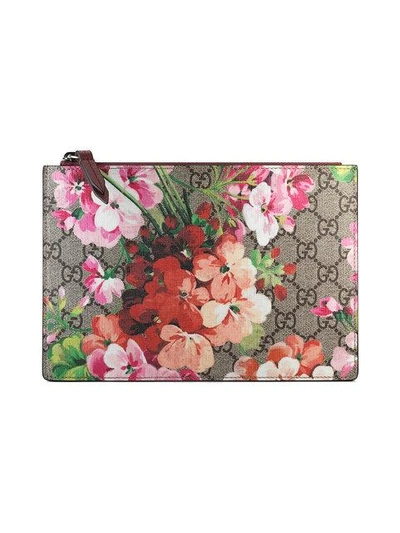 Gucci Gg Blooms Pouch In Brown