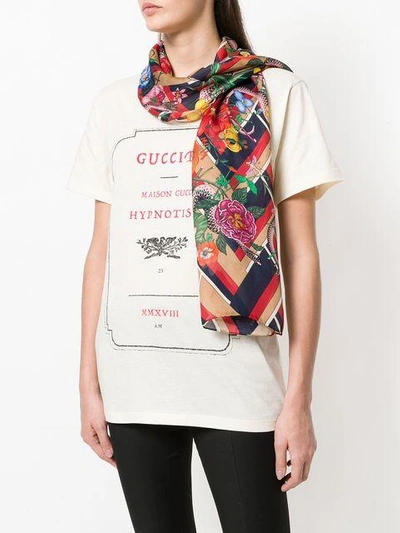 Shop Gucci Floraler Seidenschal Mit Chevronmuster - Mehrfarbig In Multicolour