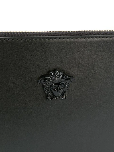 Shop Versace Clutch Mit Medusa In Black