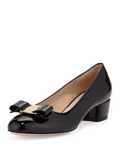 Shop Ferragamo Vara Bow Leather Low Pumps In Nero