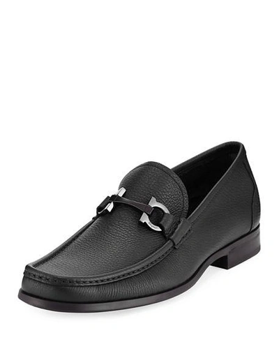 Ferragamo Gandioso Pebbled Moccasin With Gancini Ornament In Nero