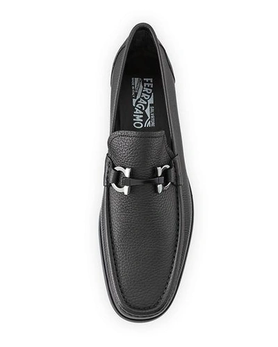 Ferragamo Gandioso Pebbled Moccasin With Gancini Ornament In Nero