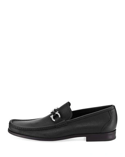 Ferragamo Gandioso Pebbled Moccasin With Gancini Ornament In Nero