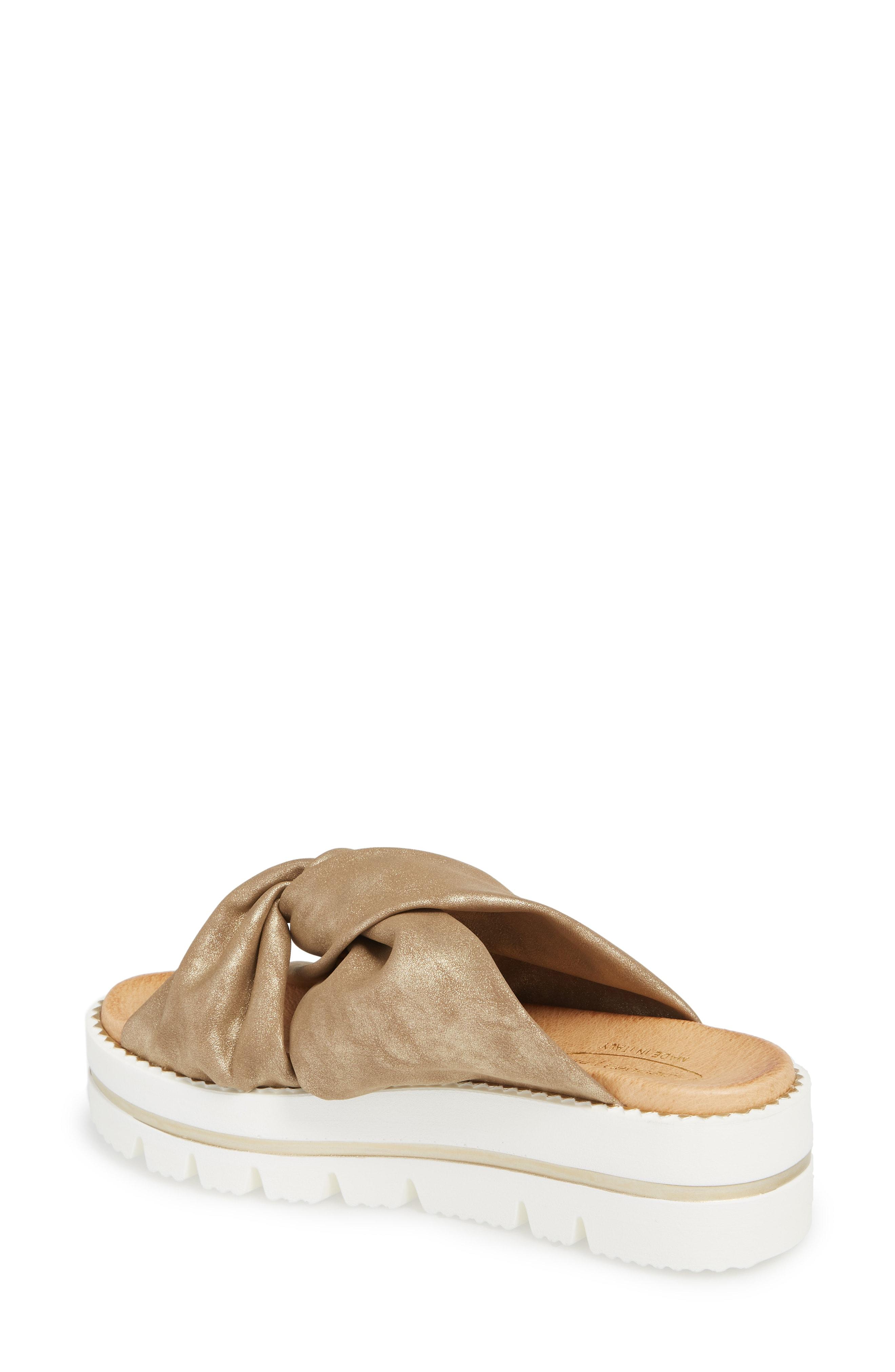 mia sandy sandal