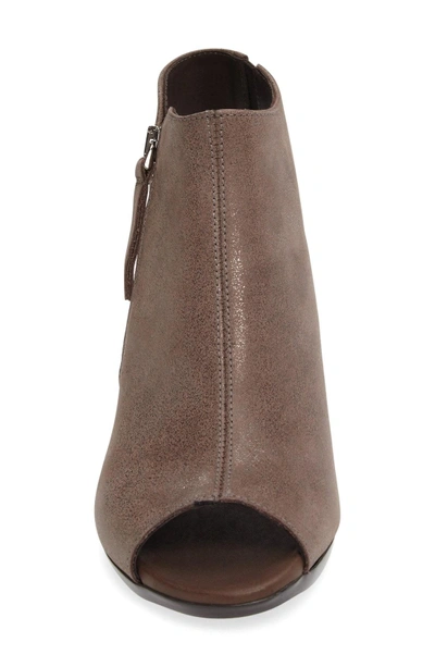 Shop Munro Nakita Sandal In Pewter Nubuck Leather