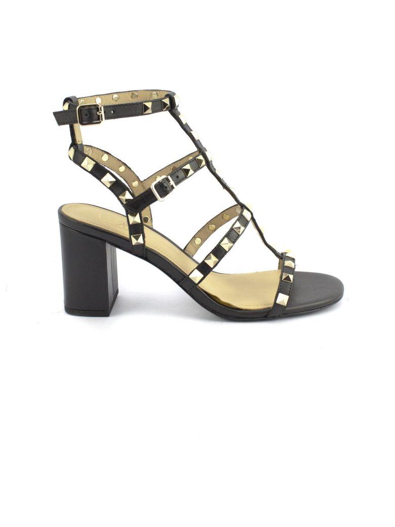 closed toe stilettos