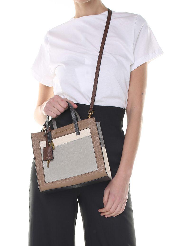 The Colorblock Mini Grind Grained-leather Shoulder Bag In Beige