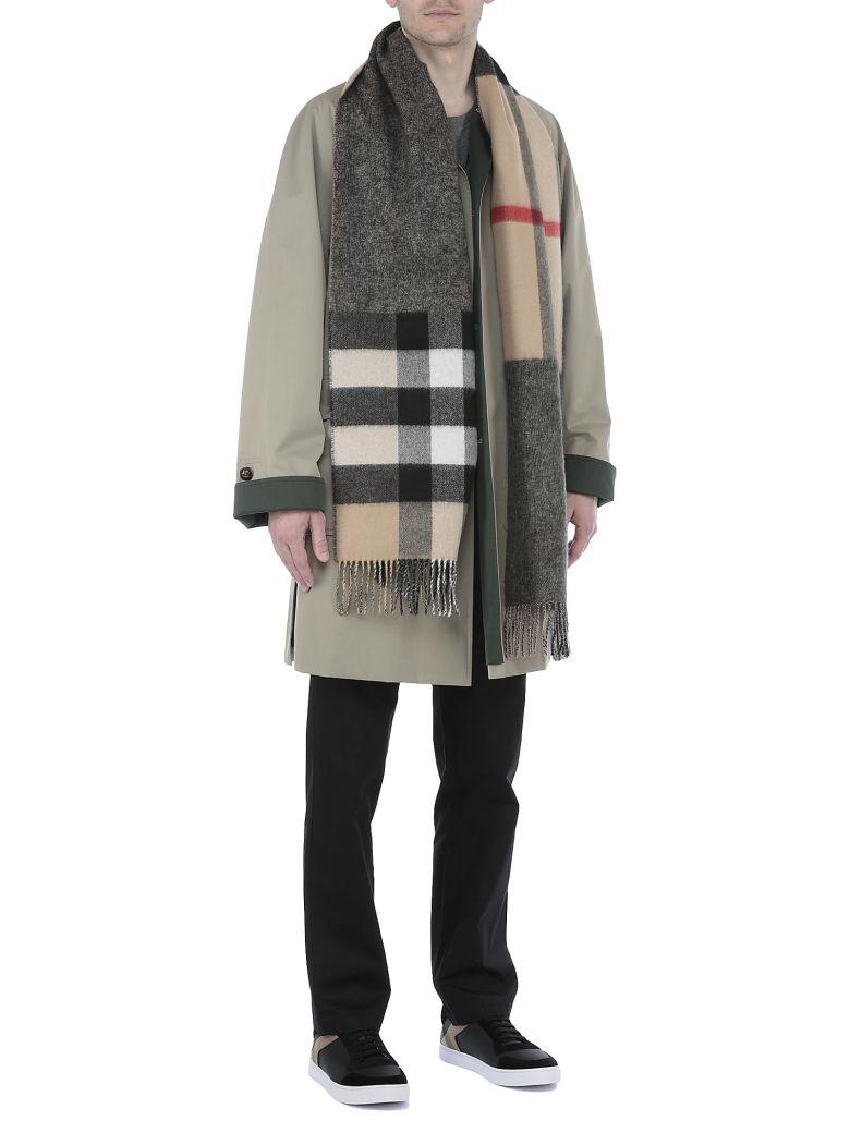 burberry half mega scarf