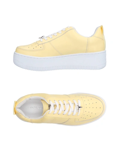 Shop Windsor Smith Woman Sneakers Yellow Size 9 Leather