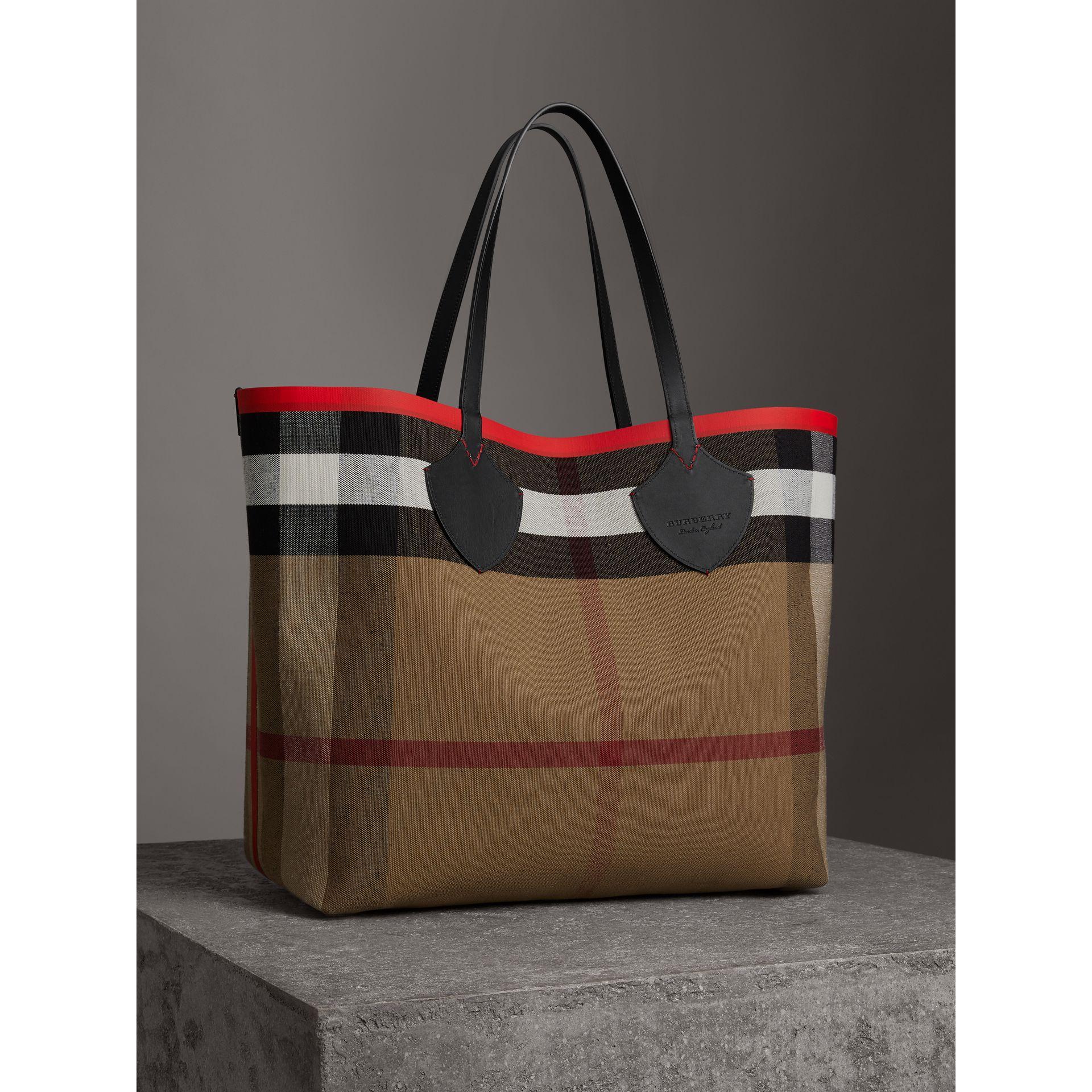 Burberry The Giant Reversible Tote In Canvas Check And Leather In