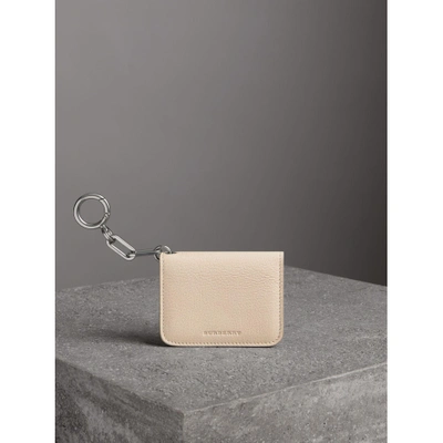 Burberry Link Detail Leather Id Card Case Charm 4075019 5045553975158 -  Handbags - Jomashop