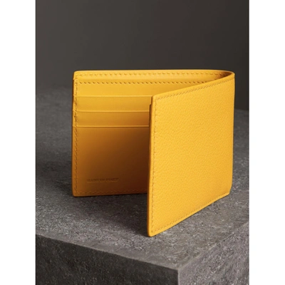 Burberry yellow wallet 2025