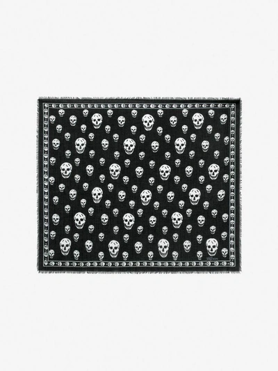 Shop Alexander Mcqueen Classic Skull Cashmere Scarf In Black/ivory