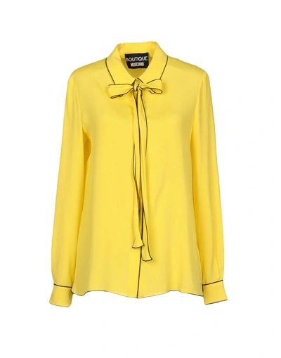 Shop Boutique Moschino Shirts In Yellow