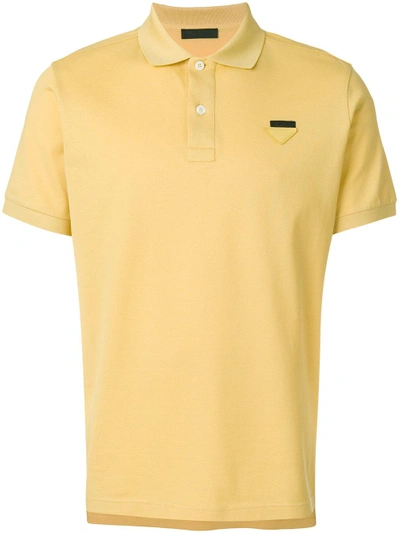 Shop Prada Poloshirt Mit Klassischem Schnitt - Gelb