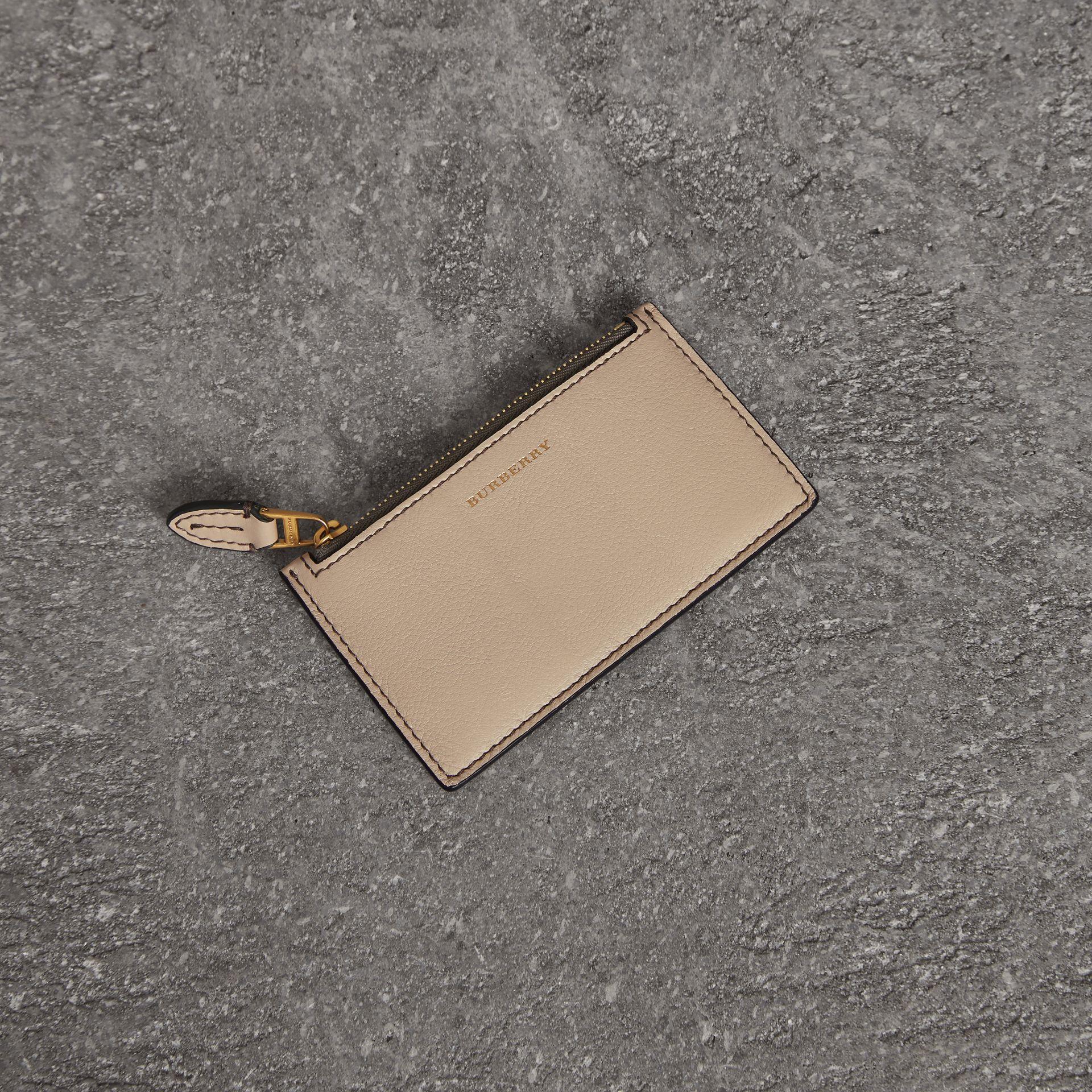 Burberry Two-tone Leather Card Case In 