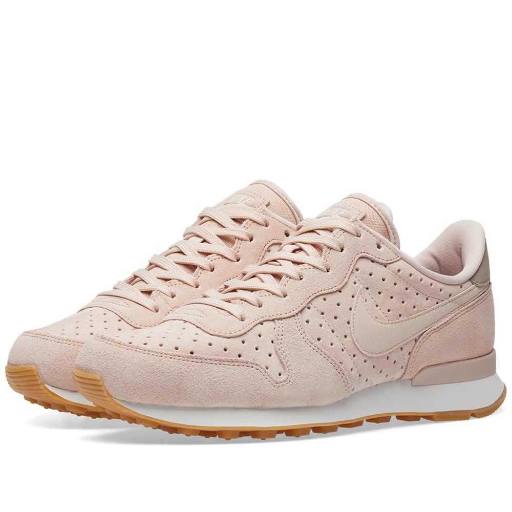 nike premium internationalist trainers in pink